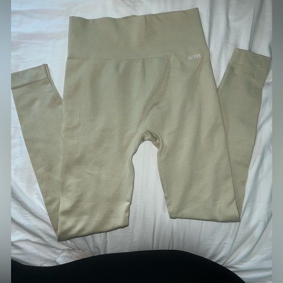 WHITE FOX seamless high waisted leggings, size small, color Cuban sand - Picture 3 of 3